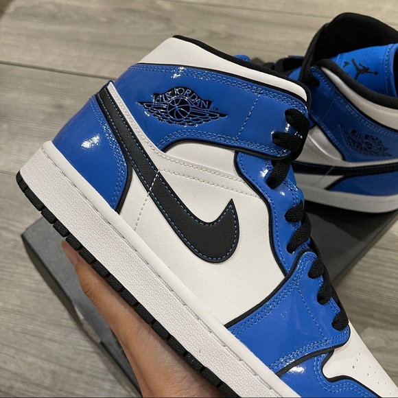 Air Jordan 1 Mid Men’s Signal Blue - Picture 2 of 8